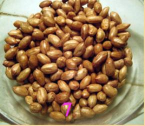 再将花生放入微波炉内，高火打2分30秒；