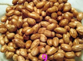 继续将花生米高火打2分钟，取出搅拌；