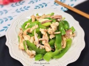 出锅装盘上桌享用吧。