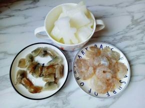 食材准备好，可以准备开火烧汤。