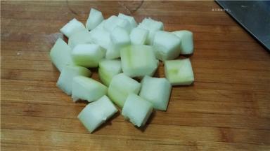 切成大小均匀的块。