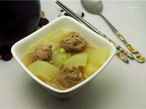 美味的冬瓜丸子上桌啦。