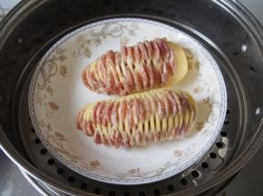 上锅蒸熟，根据土豆的大小适当调整时间，我用了大概20分钟左右。