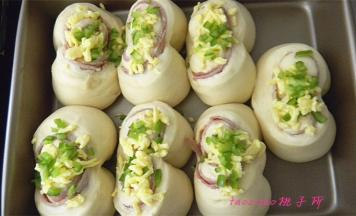 放入预热好的烤箱里，上下管180度，烤制20分钟；