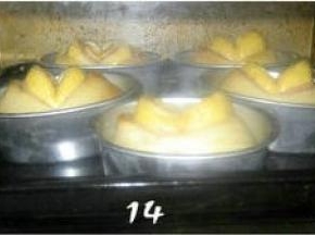 烤箱预热190度，中层，烤约20分钟，上色后视情况加盖锡纸，以免上色过重。
     温度及时间视自家烤箱情况来定。