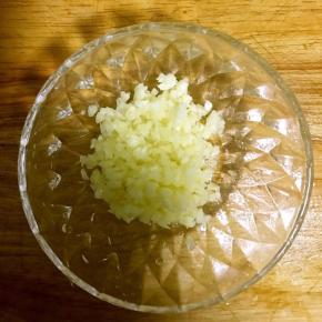 3.蒜切碎备用