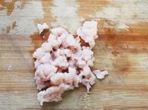 猪肉剁成肉糜