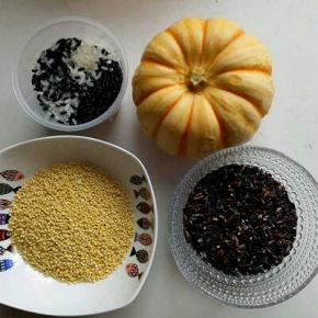 准备食材，我把大米个黑米放在一起了。