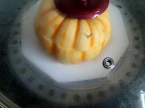 放入正锅中，隔水蒸20分钟，待南瓜软了就可以，因为米饭是熟的。