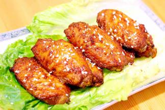 这样好吃的孜然鸡翅就完成了。