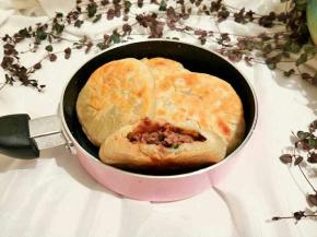 吃的时候要小心一点，汤汁太多，应该慢慢地把汤汁吸一下，再吃!