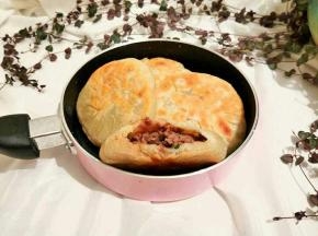 吃的时候要小心一点，汤汁太多，应该慢慢地把汤汁吸一下，再吃!