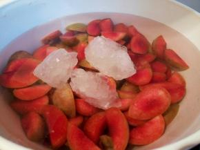 再放入冰糖（喜欢甜的可以再放点冰糖）