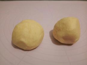  分成两个小团，