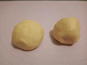  分成两个小团，