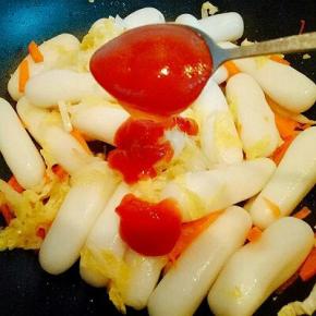 加番茄酱(番茄酱的量可以根据个人喜欢加)