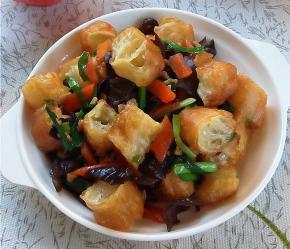 美味又好吃的肉末油条做好啦。