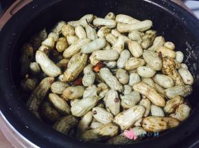 加入适量的水，炖煮30-60分钟，30分钟就熟了，口感脆，我喜欢稍微软面一点的，就煮了60分钟