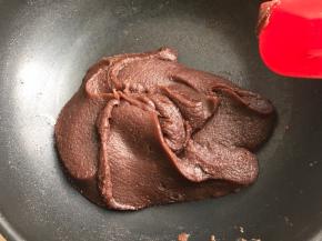 炒到比较干，出锅。