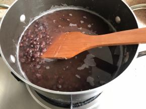 煮至豆子比较软了，大约10几分钟