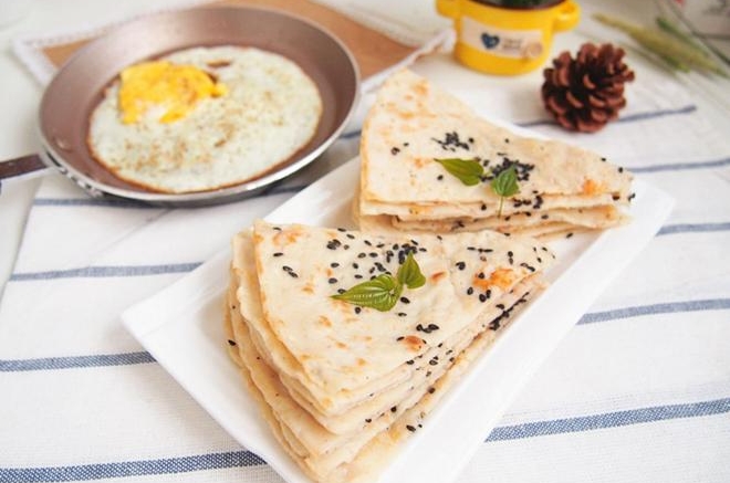 虾仁芝麻鸡蛋饼