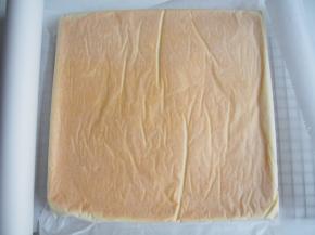 中层上下火130度，30分钟左右熟透即可，烤好后撕掉油纸，晾至温热