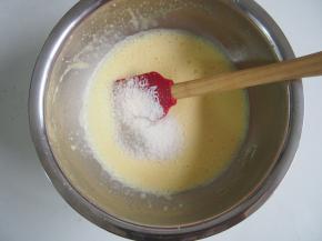 加入10g椰蓉，搅拌均匀。