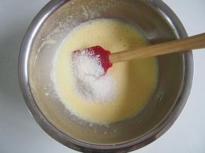 加入10g椰蓉，搅拌均匀。