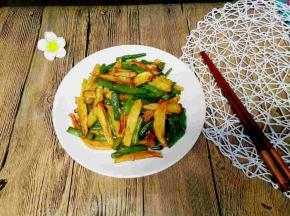 装盘，美美哒开吃啦！特别下饭的一道家常菜，全家人都喜欢。