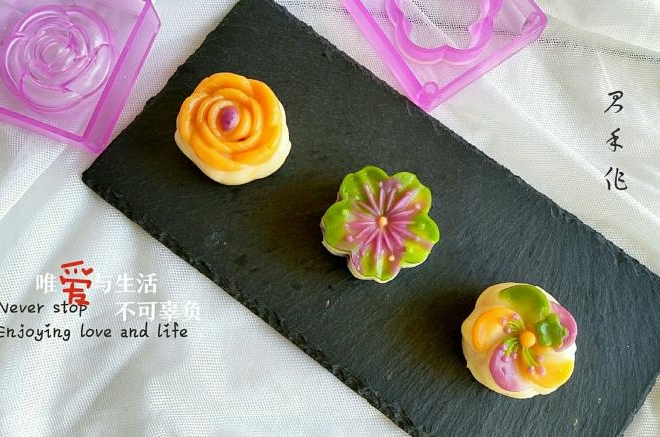 彩色冰皮月饼