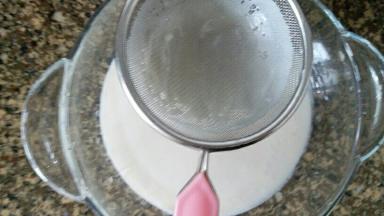 饼皮糊过筛一次