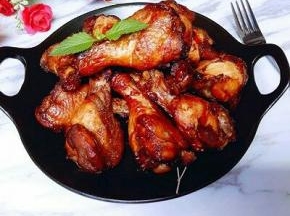 戴上隔热手套取出烤盘，晾凉后装盘可以开吃喽～