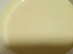 过滤过的蛋挞液非常细腻。