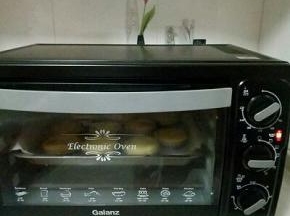 烤箱210度预热5分钟，蛋挞入烤箱210度烤分钟。