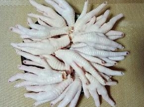 全部剪好指甲的鸡爪。