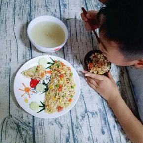 小朋友吃的好满足(^_^)