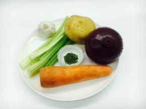 主要食材：胡萝卜、土豆、洋葱、芹菜