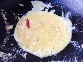 放入30g面粉炒匀