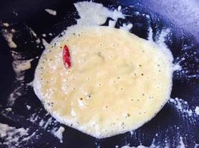 放入30g面粉炒匀