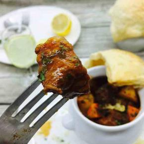 牛腩肉块软烂入味，入口即化。