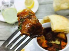 牛腩肉块软烂入味，入口即化。