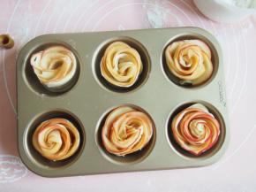 烤箱预热至180度，中下层，上下火，40分钟左右即可