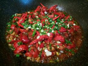 炖的差不多了，撒点葱花起锅。