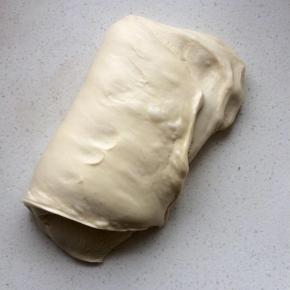 3、面团发至2--2.5倍大，取出