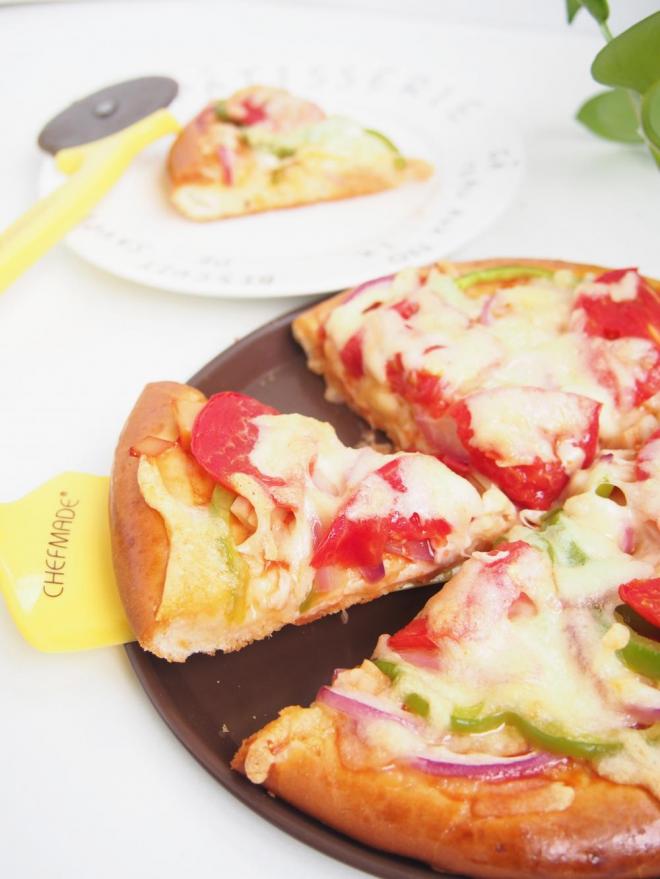 番茄鸡肉肠披萨