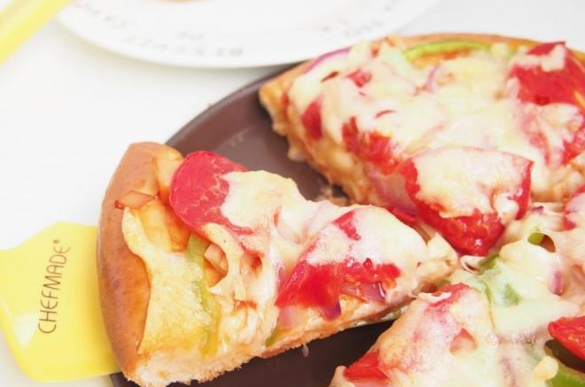 番茄鸡肉肠披萨