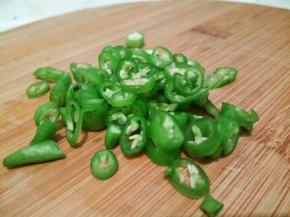 切成小圈（大小自己定）