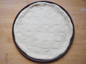 用叉子叉上一些小孔，加盖醒发15-20分钟