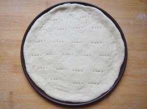 用叉子叉上一些小孔，加盖醒发15-20分钟