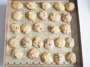 将面团分成25份等量的小球